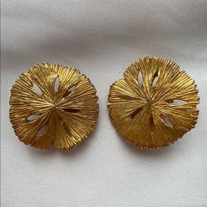 Clip vintage earrings